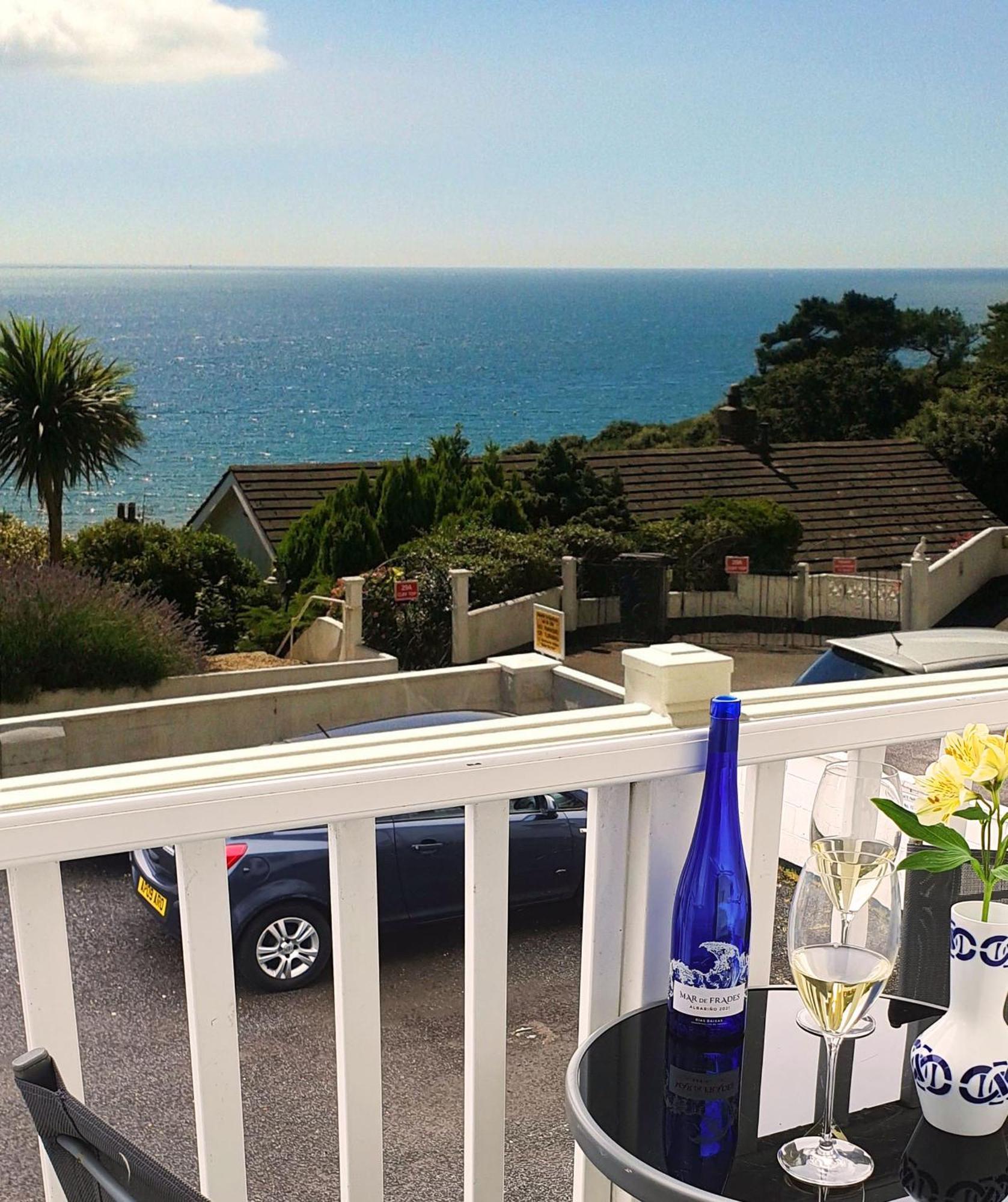A Beautiful Apartment With Stunning Sea Views & Private Balcony Bournemouth Exteriér fotografie