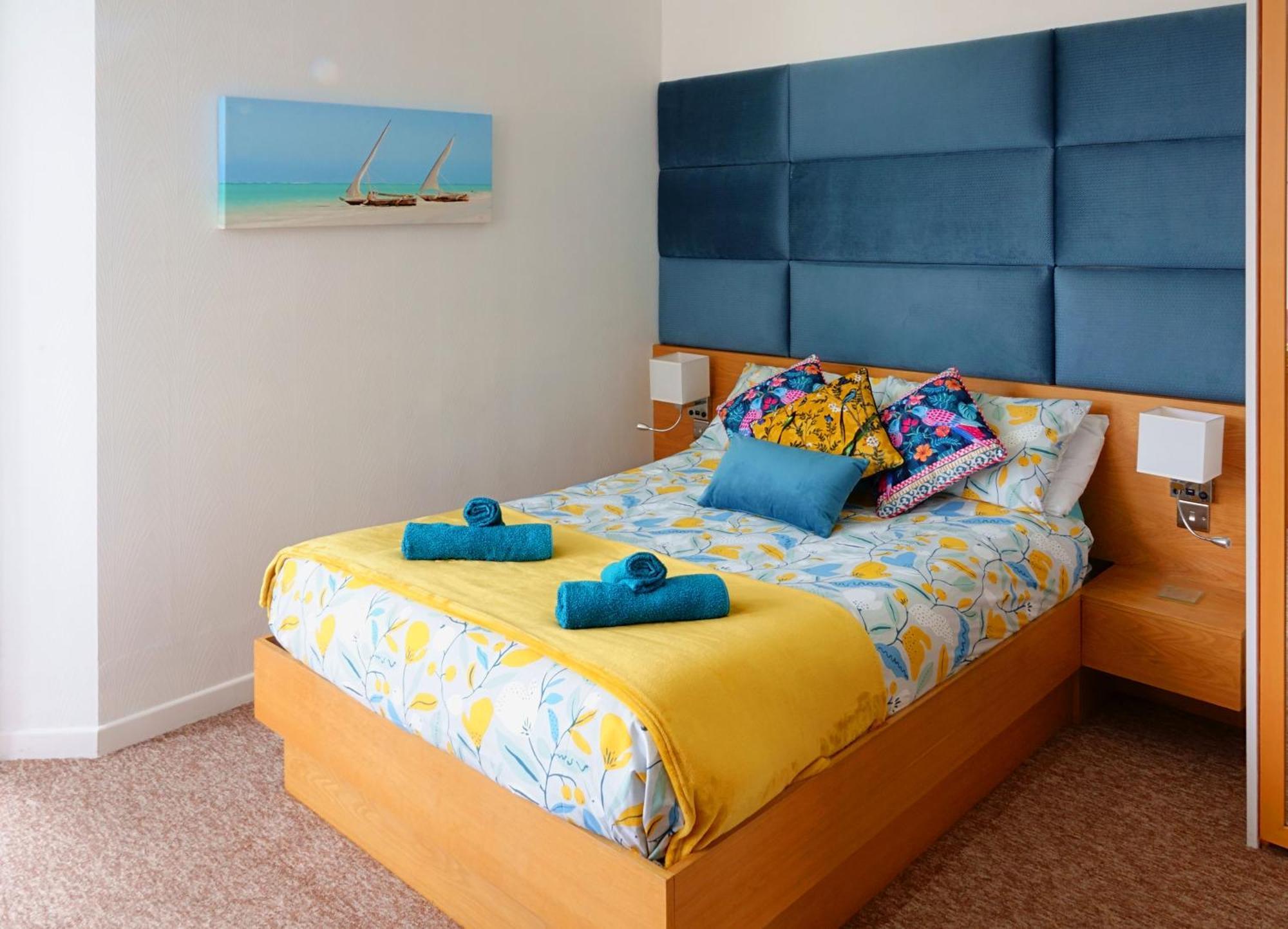 A Beautiful Apartment With Stunning Sea Views & Private Balcony Bournemouth Exteriér fotografie